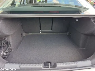 Car image 32