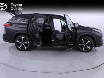 Car image 30