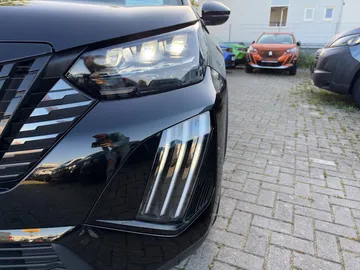 Car image 26