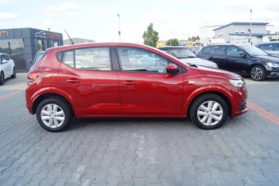 Car image 4