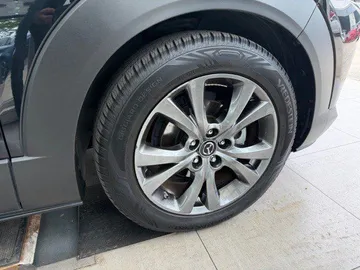 Car image 25