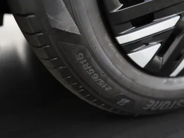 Car image 36