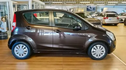 Car image 4