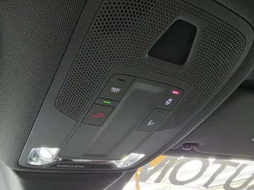 Car image 33