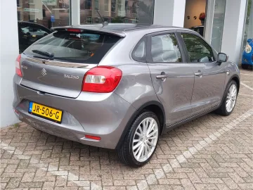 Car image 5