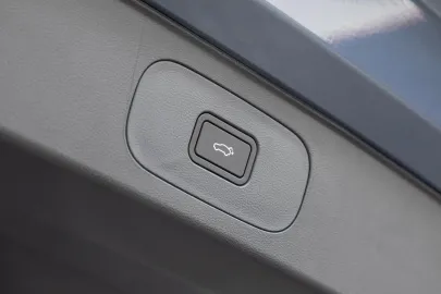 Car image 47