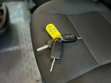 Car image 36