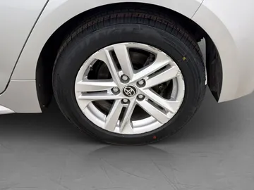 Car image 28