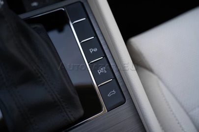 Car image 37