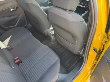 Car image 32