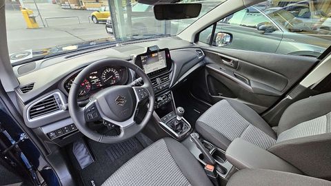 Car image 14