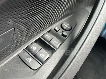 Car image 37