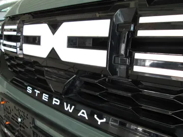 Car image 25
