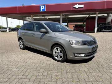 Car image 3