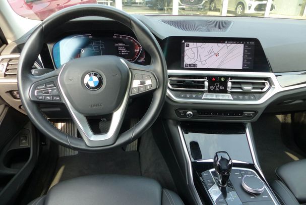 BMW 320i Touring 135 kW image number 12