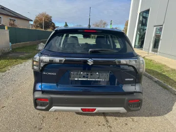 Car image 5