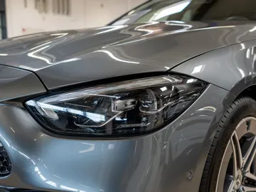Car image 27
