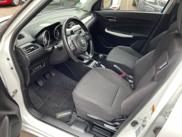 Car image 9