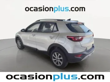 Car image 4