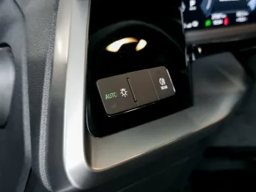 Car image 32