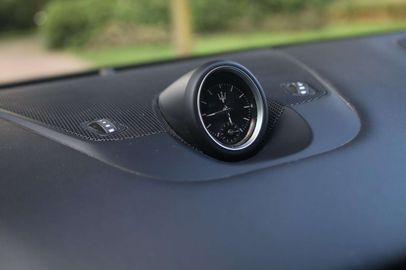 Car image 32