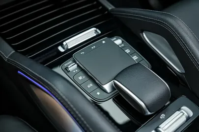 Car image 40