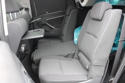 Car image 30