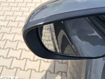 Car image 40