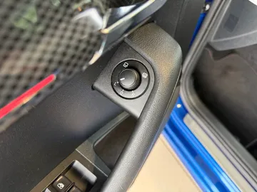 Car image 34