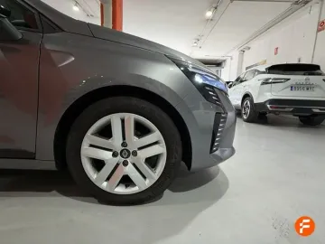 Car image 18