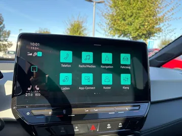Car image 32
