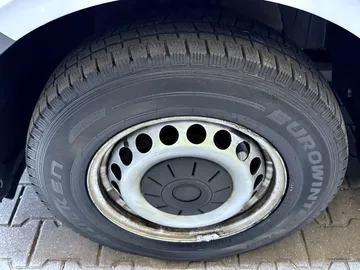 Car image 39