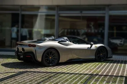 Car image 3
