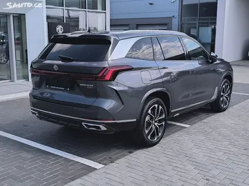 Car image 12