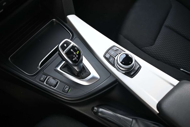 BMW 320i Touring 135 kW image number 13