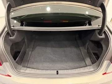 Car image 33