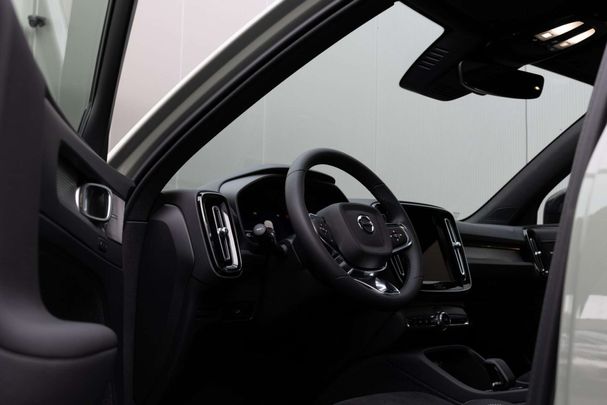 Volvo XC40 B3 Ultra Dark 120 kW image number 22