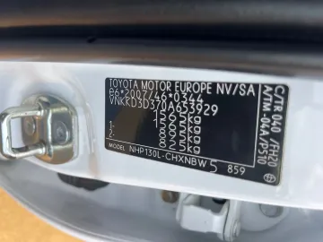 Car image 40