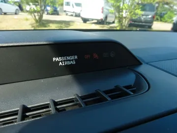 Car image 32