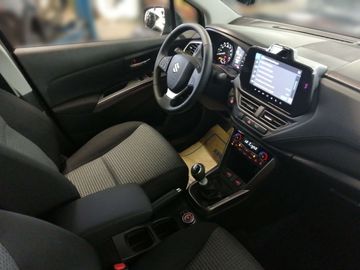 Car image 14