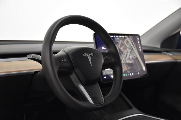 Tesla Model Y Long Range AWD 378 kW image number 14