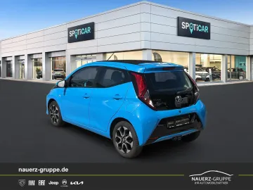 Car image 4