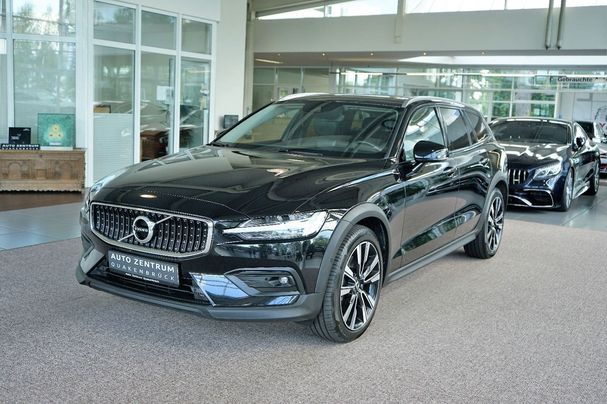 Volvo V60 Cross Country AWD Pro 140 kW image number 1