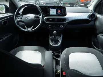 Car image 17