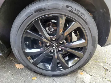 Car image 21