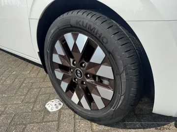 Car image 34