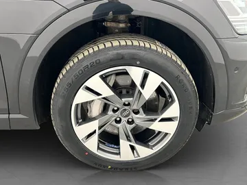 Car image 34