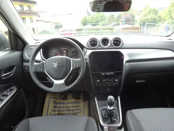 Car image 16