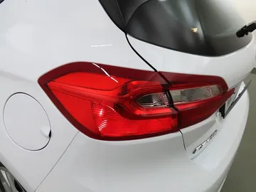 Car image 32