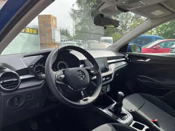 Car image 18